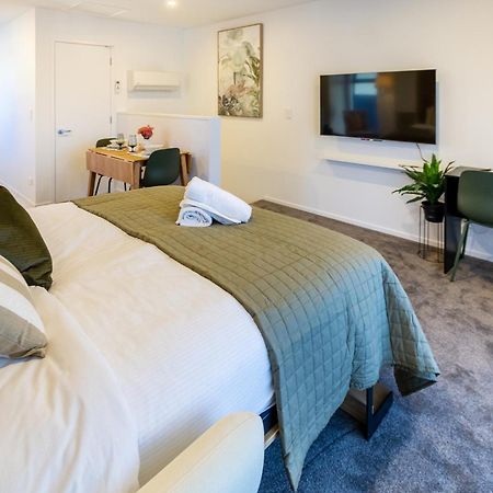 Luxury Studio With Balcony - Close To Supermarket Christchurch Eksteriør billede