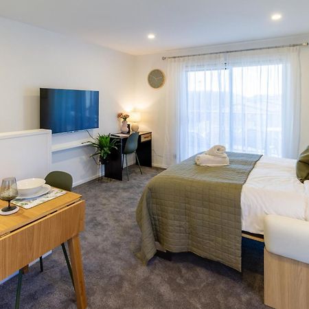 Luxury Studio With Balcony - Close To Supermarket Christchurch Eksteriør billede