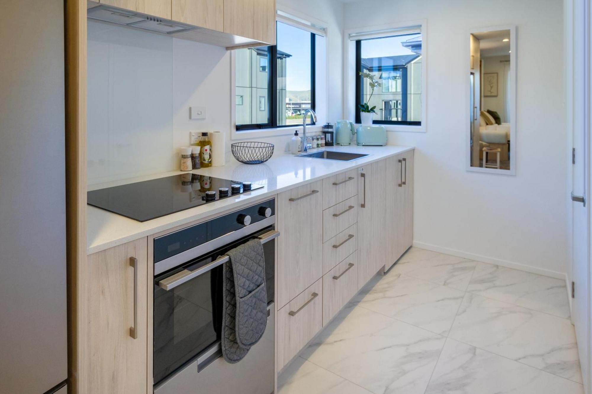 Luxury Studio With Balcony - Close To Supermarket Christchurch Eksteriør billede