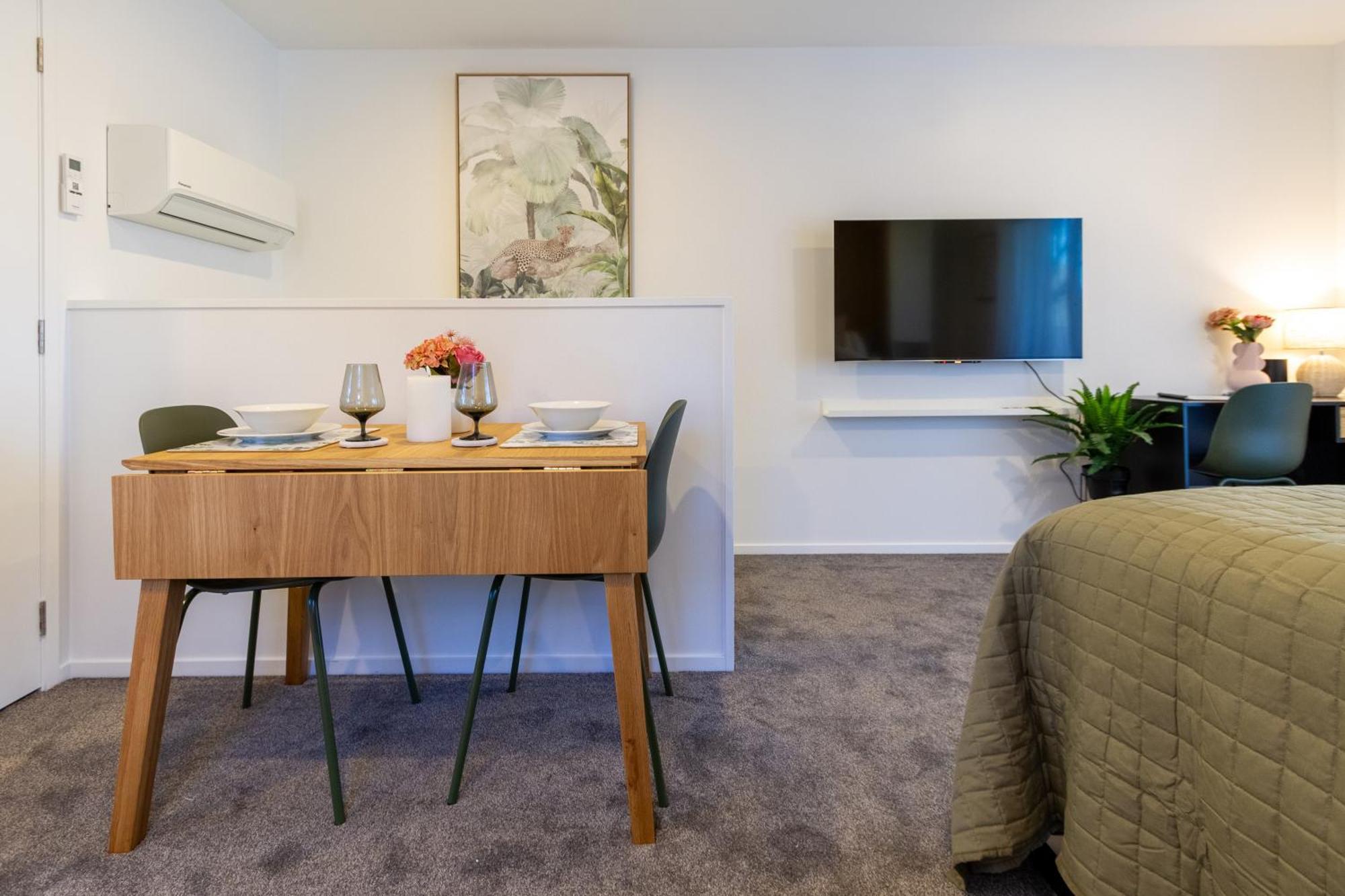Luxury Studio With Balcony - Close To Supermarket Christchurch Eksteriør billede