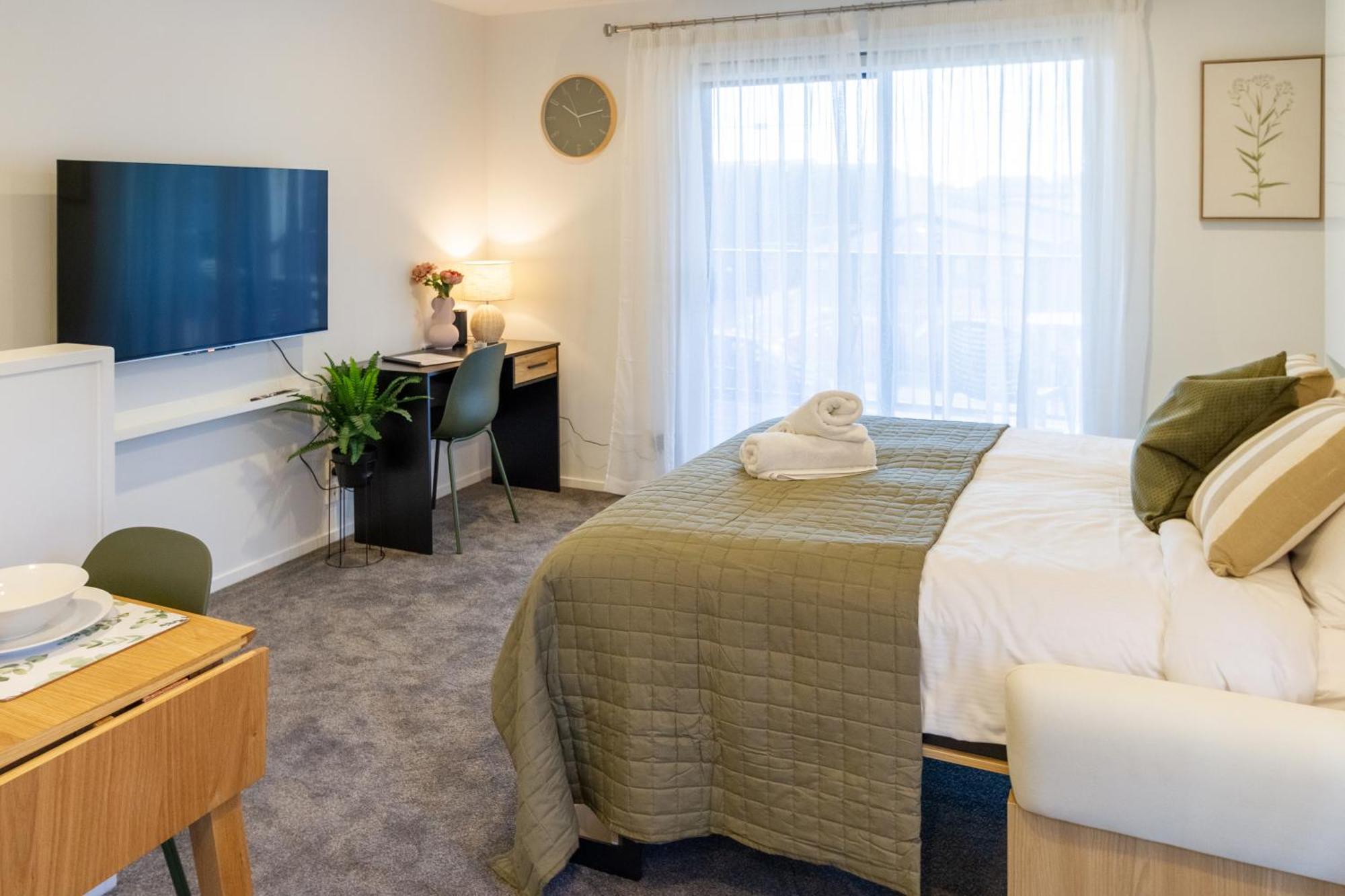 Luxury Studio With Balcony - Close To Supermarket Christchurch Eksteriør billede